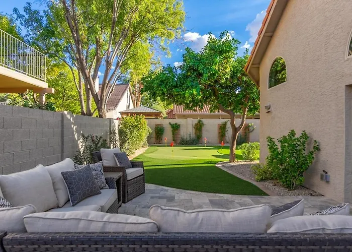 Elegant Luxury Wheated Pool Outdoor Fun Holiday home Chandler