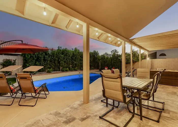 Elegant Luxury Wheated Pool Outdoor Fun Holiday home Chandler