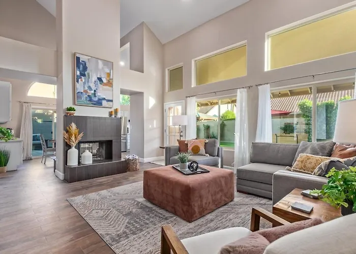 Elegant Luxury Wheated Pool Outdoor Fun Holiday home Chandler