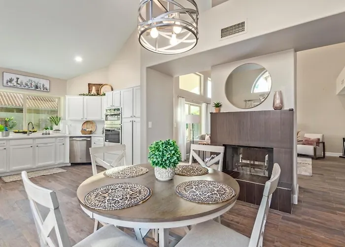 Holiday home Elegant Luxury Wheated Pool Outdoor Fun Chandler