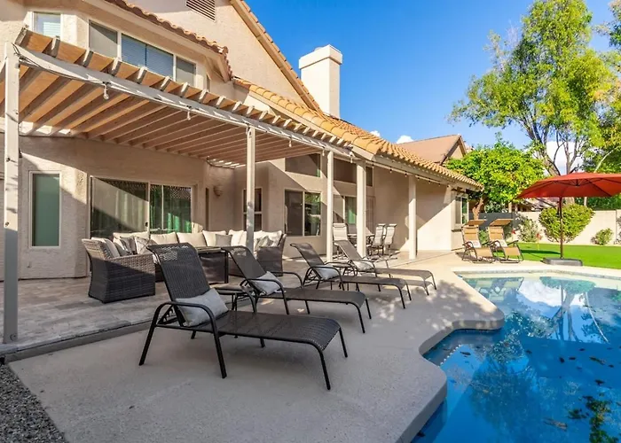 Elegant Luxury Wheated Pool Outdoor Fun Holiday home Chandler