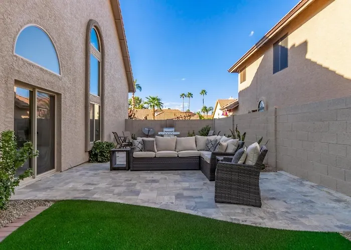 Elegant Luxury Wheated Pool Outdoor Fun Holiday home Chandler